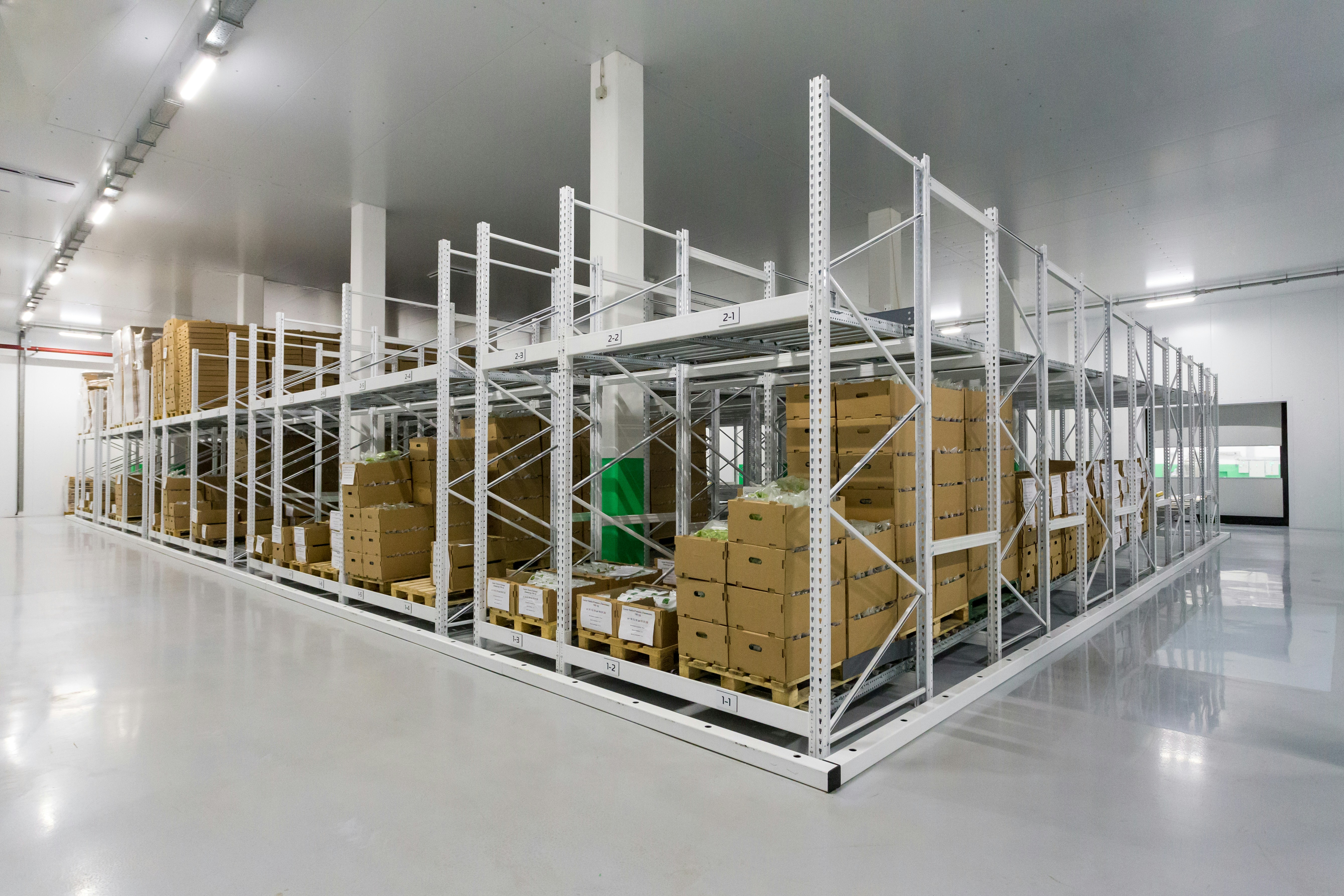 Deposito merci magazzino 750mq Gaggiano Milano